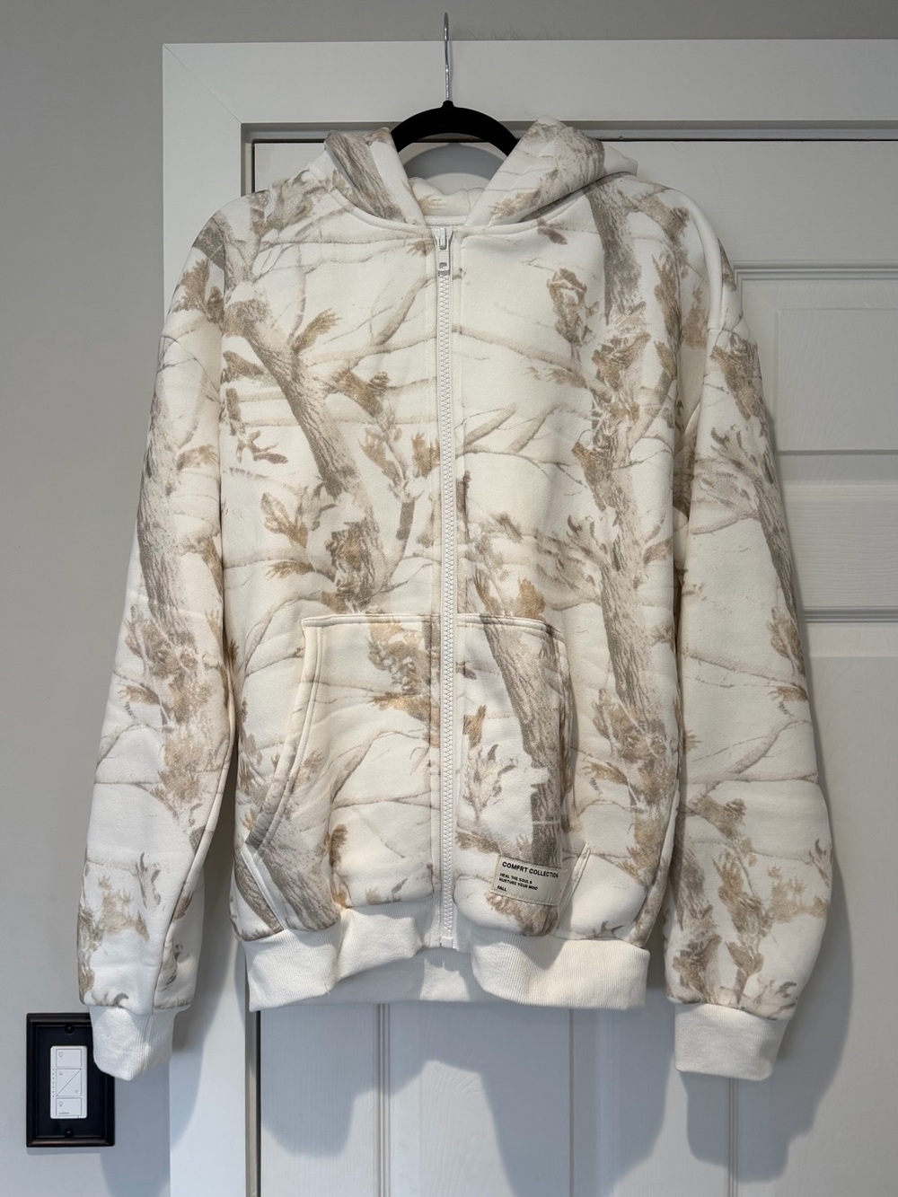 Auth.✅ Comfrt Women’s Camo Hoodie in “White Oak” Size Medium🤍